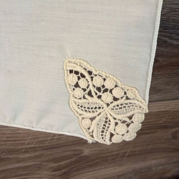 BARDWIL LINENS Vintage Cloth Napkins (7) Permanent Press Lace Details - Picture 4 of 7